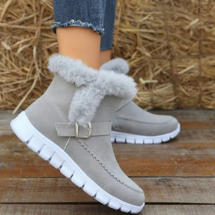 Poppy | Faux suede snow boots with fluffy cuff and buckle